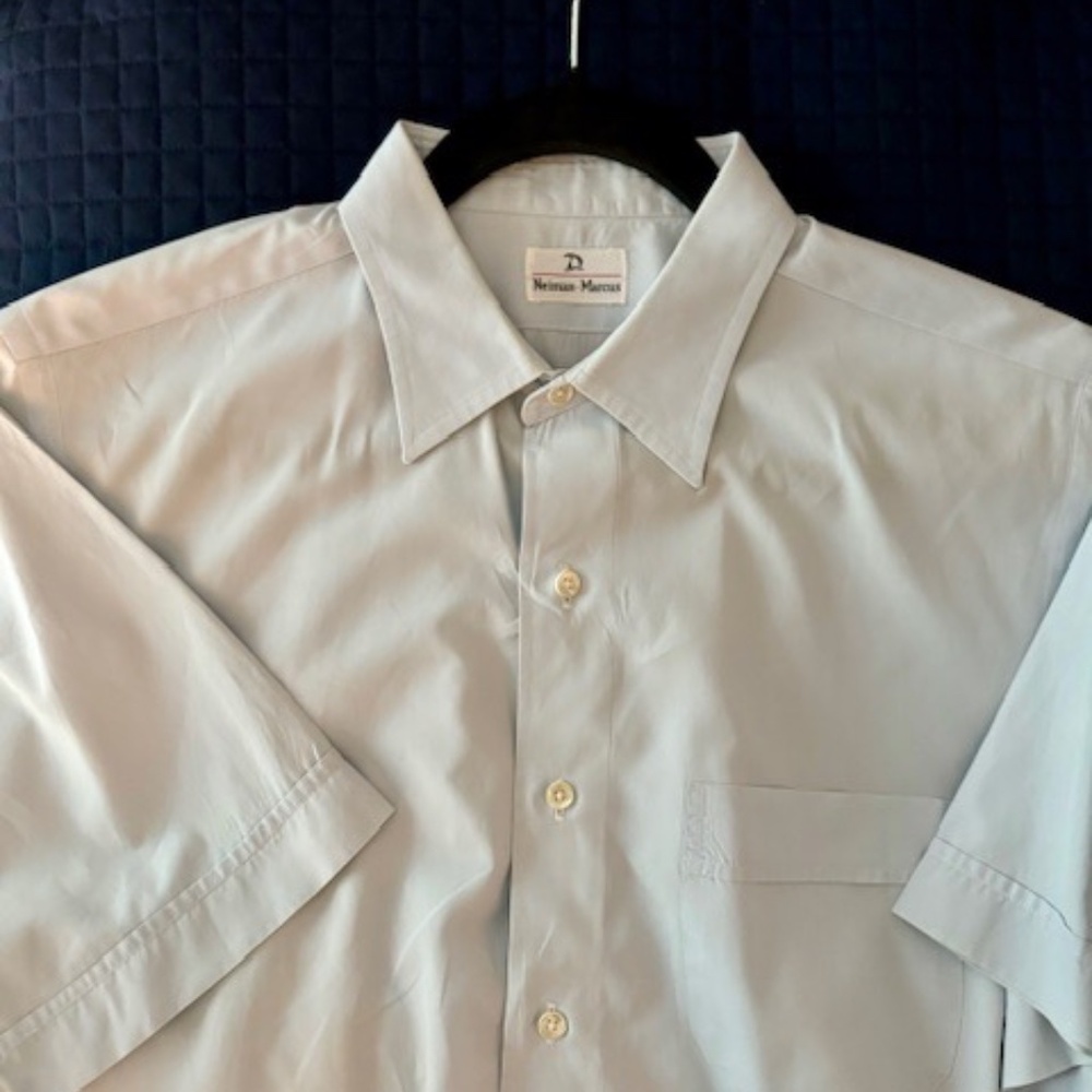 Neiman Marcus Short Sleeve Collared Button Down Light Blue Mens Shirt 15" 10.5"